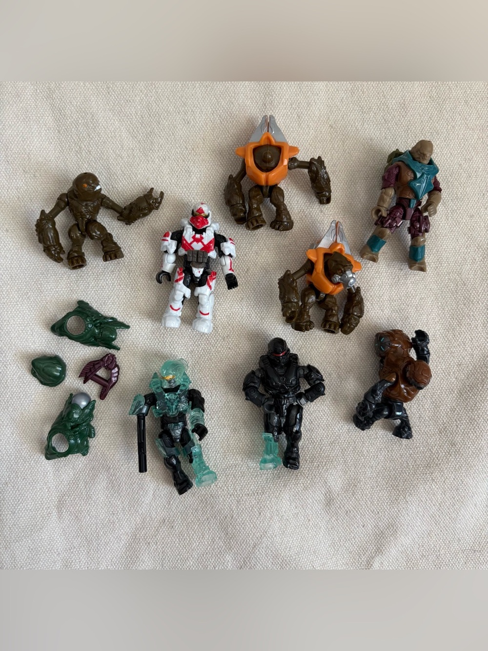 Mega Construx Halo Micro Action Figures Lot of 8 + accessories Covenant Spartan